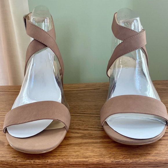 Nine West Dressy Sandals - Size 9M - Dark Beige - New No Box - Picture 2 of 7